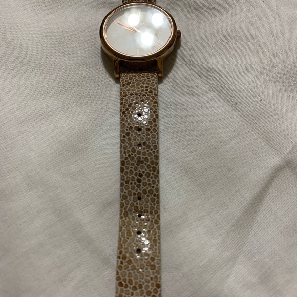 watch - Picture 2 of 10